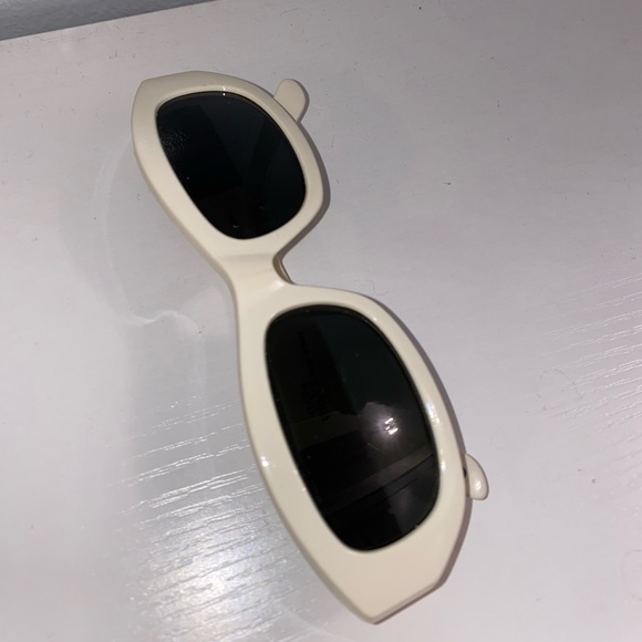 ✨GIANNI VERSACE GLASSES✨ - Picture 2 of 10